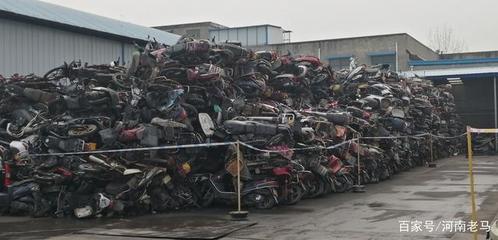 河南焦作驚現(xiàn)汽車墳場(chǎng) 5000輛舊車堆成山，背后折射產(chǎn)業(yè)轉(zhuǎn)型與回收難題